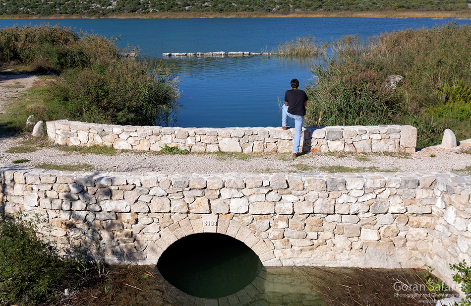 kamene vrše, vransko jezero